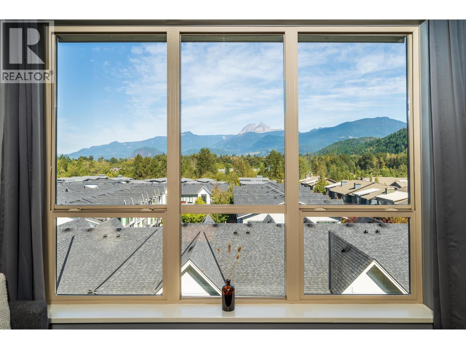 521 1211 VILLAGE GREEN WAY, Squamish