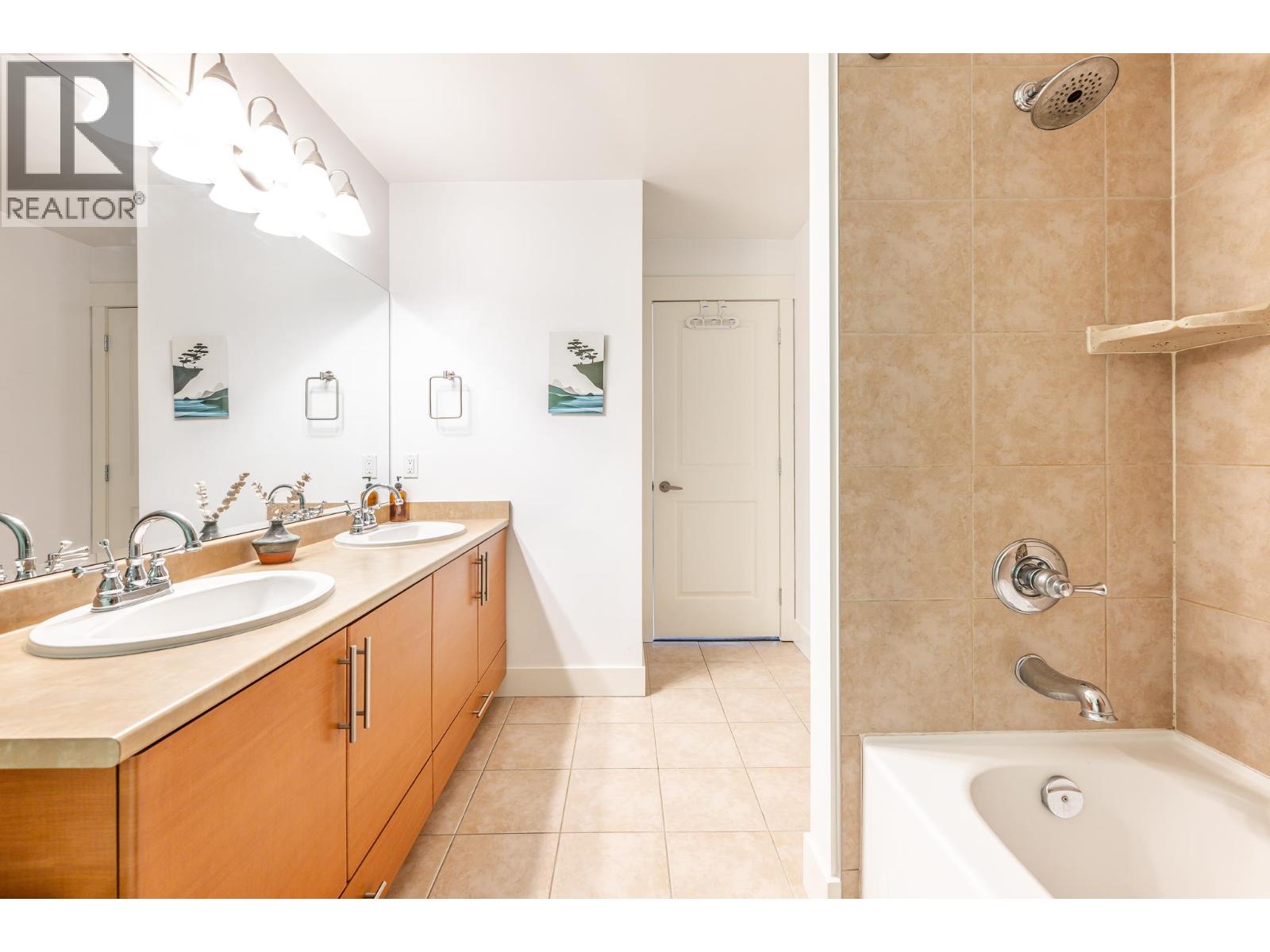521 1211 VILLAGE GREEN WAY, Squamish