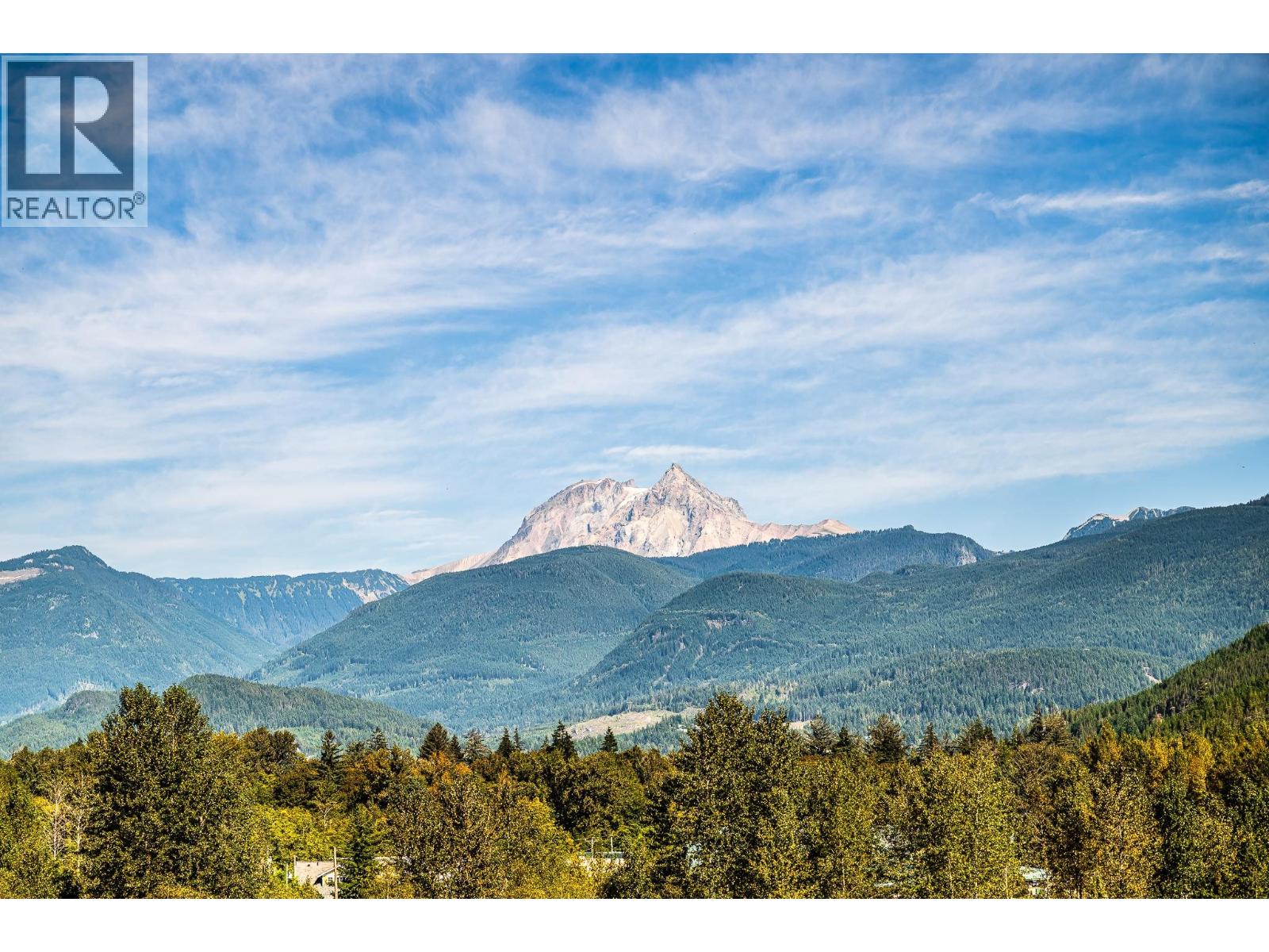 521 1211 VILLAGE GREEN WAY, Squamish