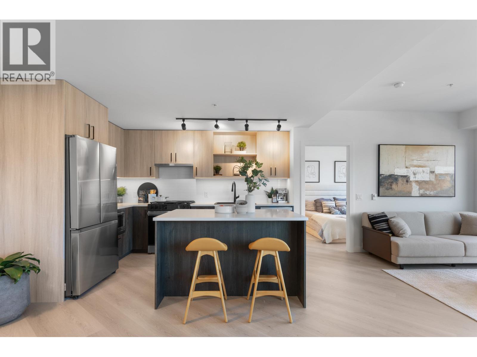604 2002 ST. GEORGE STREET, Port Moody