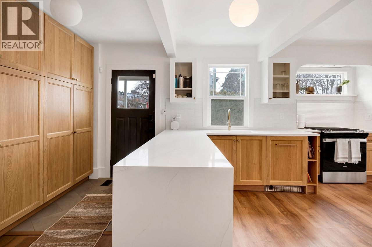 707 NICOLA STREET - 17