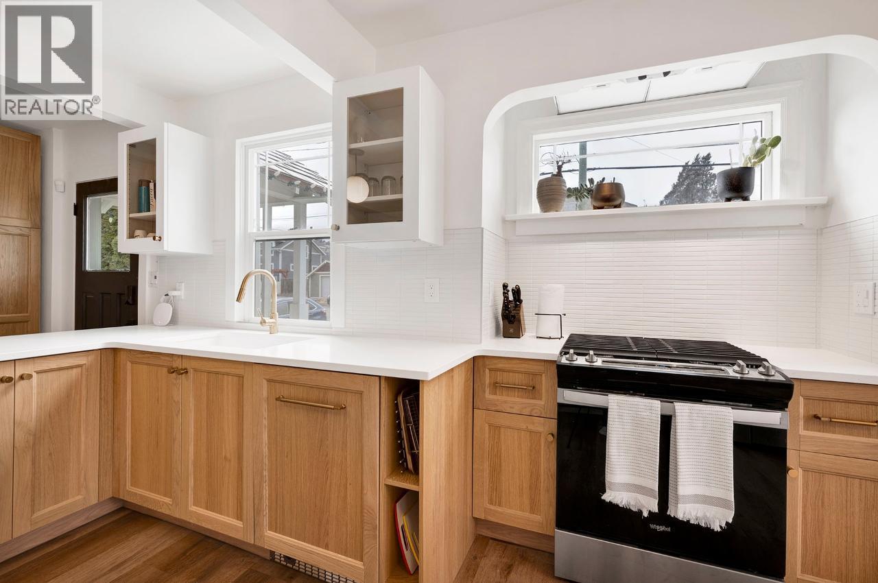 707 NICOLA STREET - 14