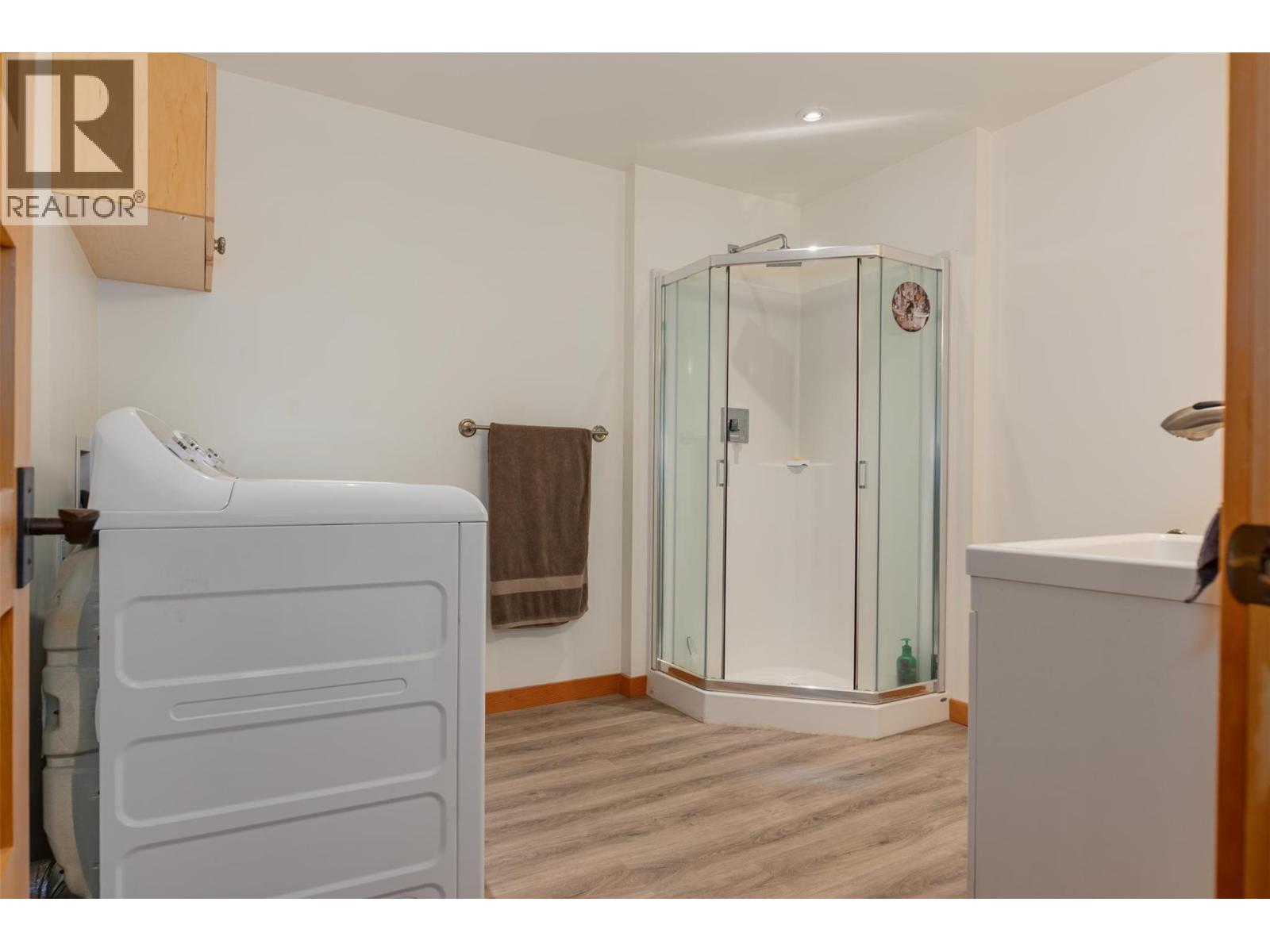 800 Highway 22, Rossland