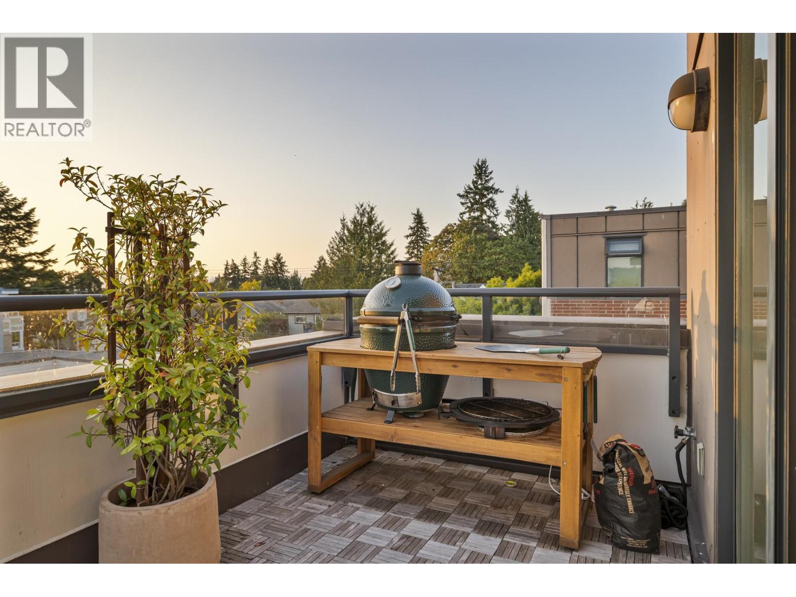 211 1961 COLLINGWOOD STREET, Vancouver