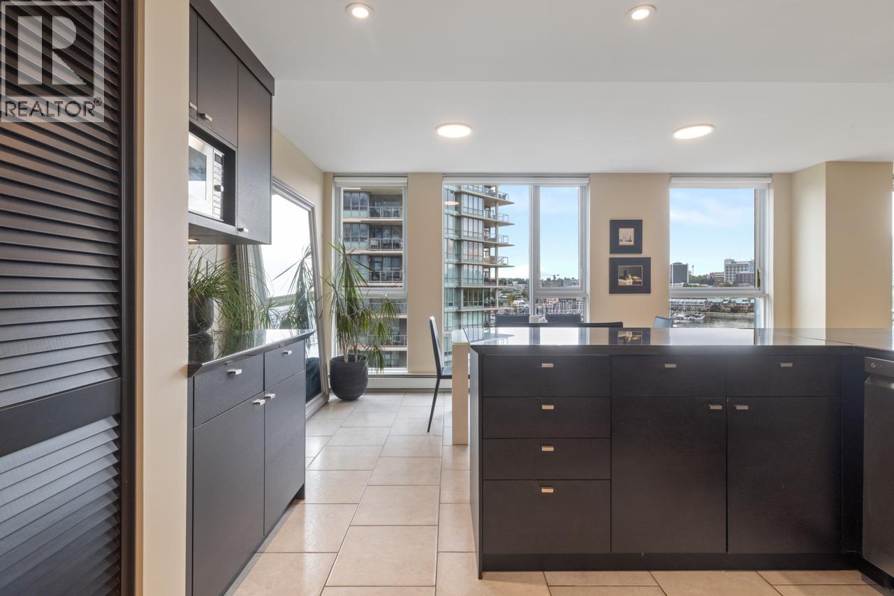 805 1383 MARINASIDE CRESCENT, Vancouver