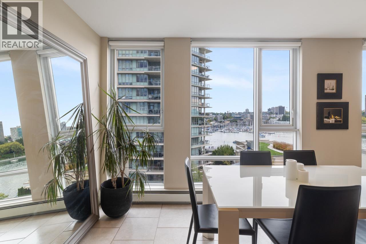 805 1383 MARINASIDE CRESCENT, Vancouver