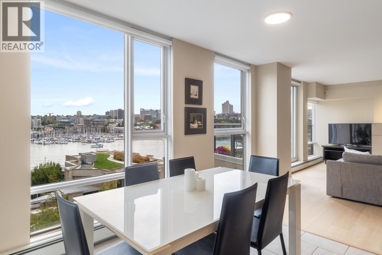 805 1383 MARINASIDE CRESCENT, Vancouver