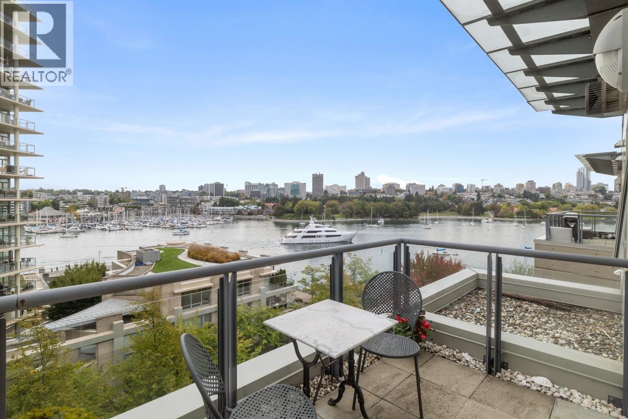 805 1383 MARINASIDE CRESCENT, Vancouver