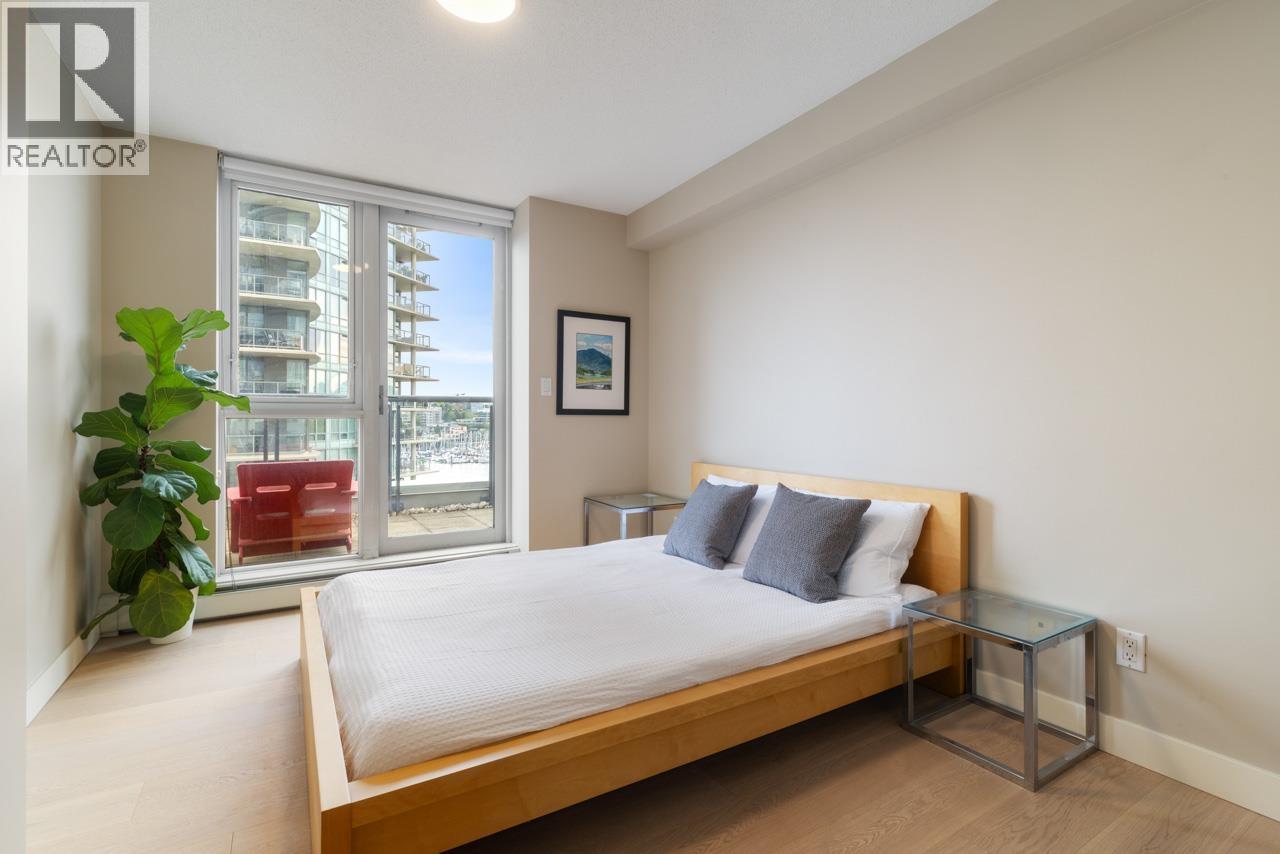 805 1383 MARINASIDE CRESCENT, Vancouver