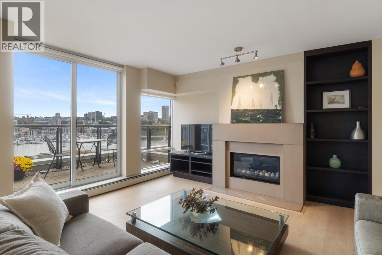 805 1383 MARINASIDE CRESCENT, Vancouver