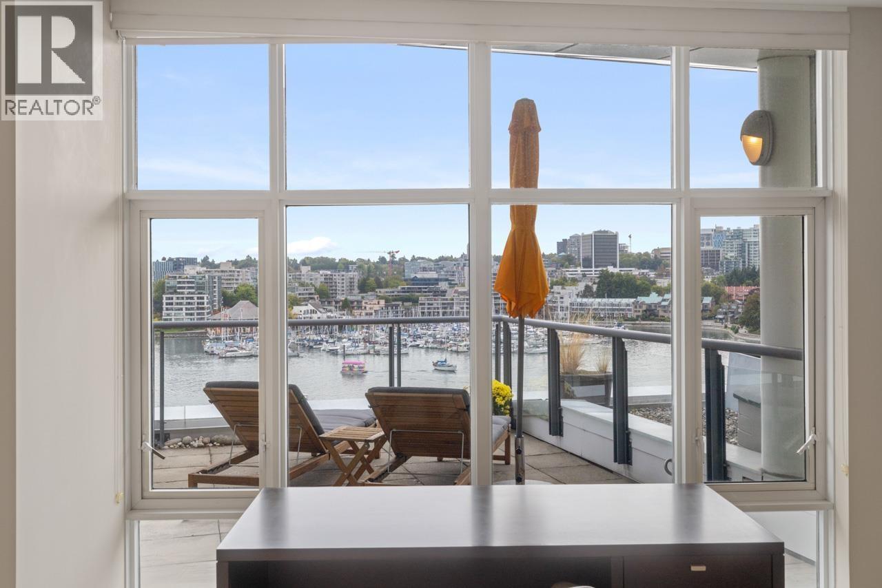 805 1383 MARINASIDE CRESCENT, Vancouver