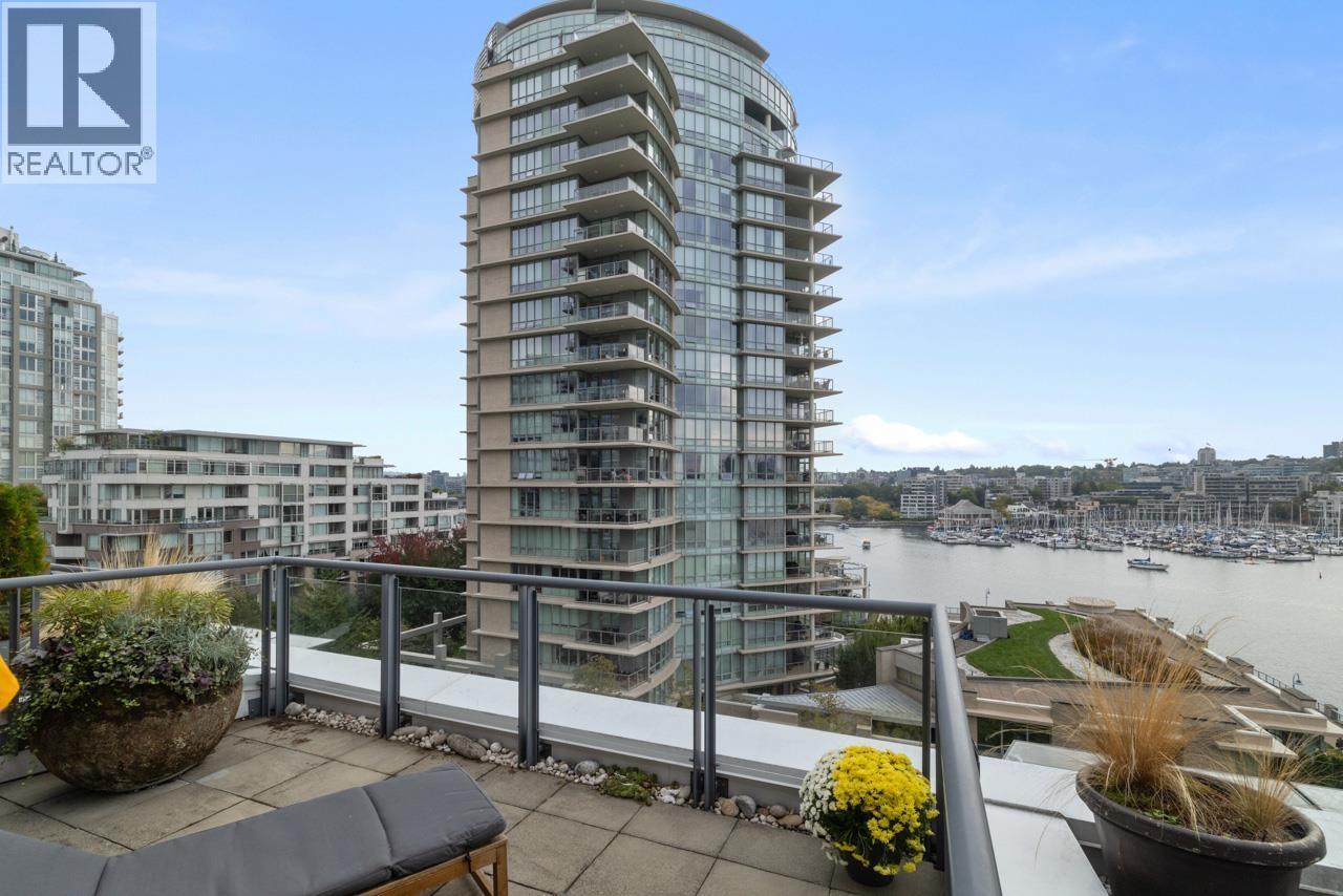 805 1383 MARINASIDE CRESCENT, Vancouver