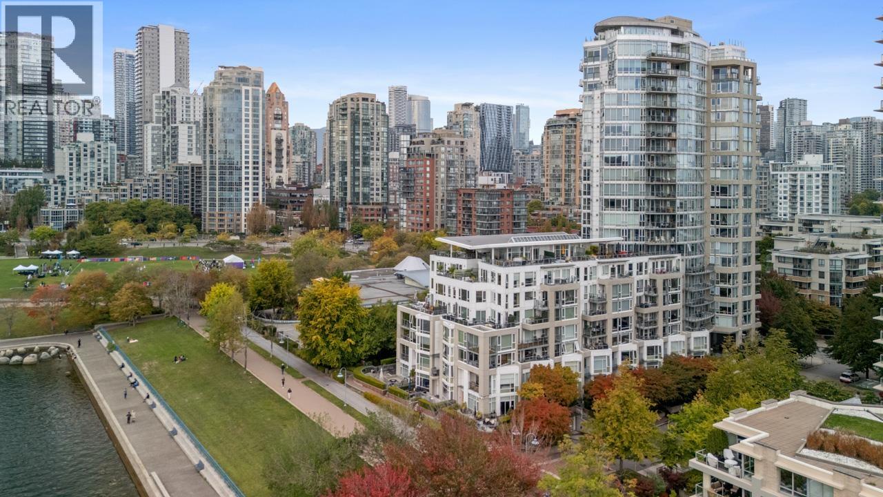 805 1383 MARINASIDE CRESCENT, Vancouver