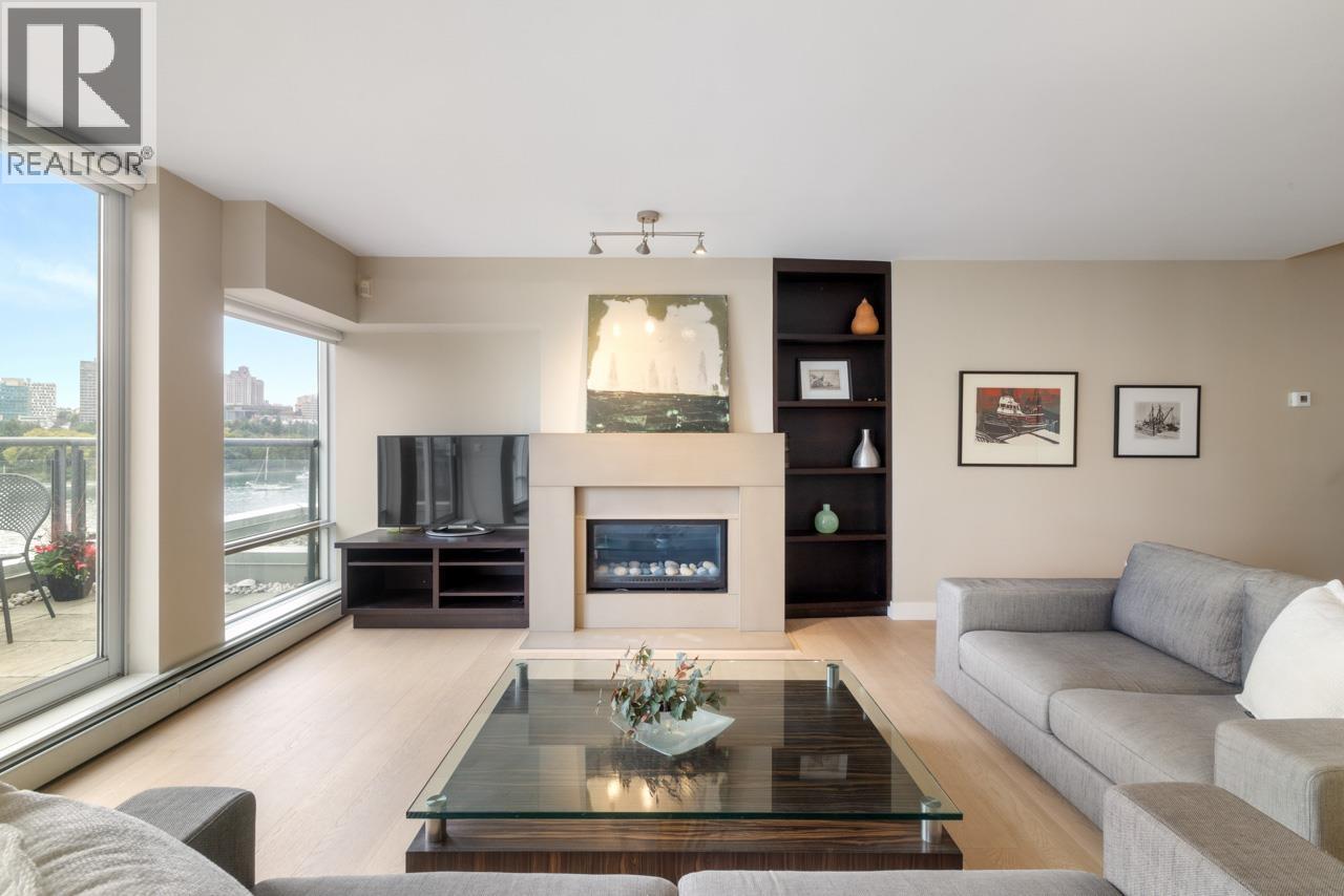 805 1383 MARINASIDE CRESCENT, Vancouver