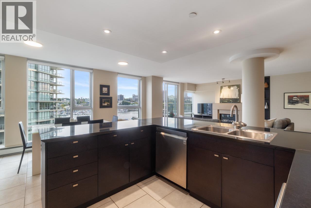 805 1383 MARINASIDE CRESCENT, Vancouver
