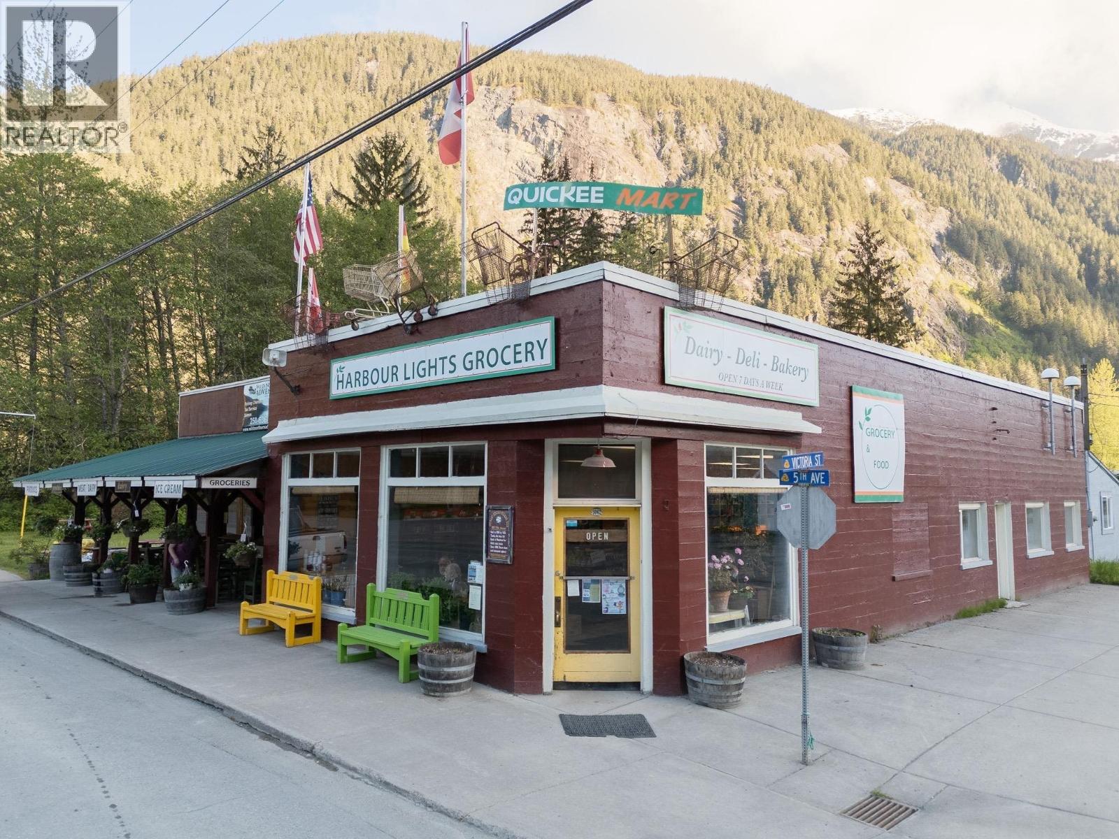 221 5TH Avenue, Stewart