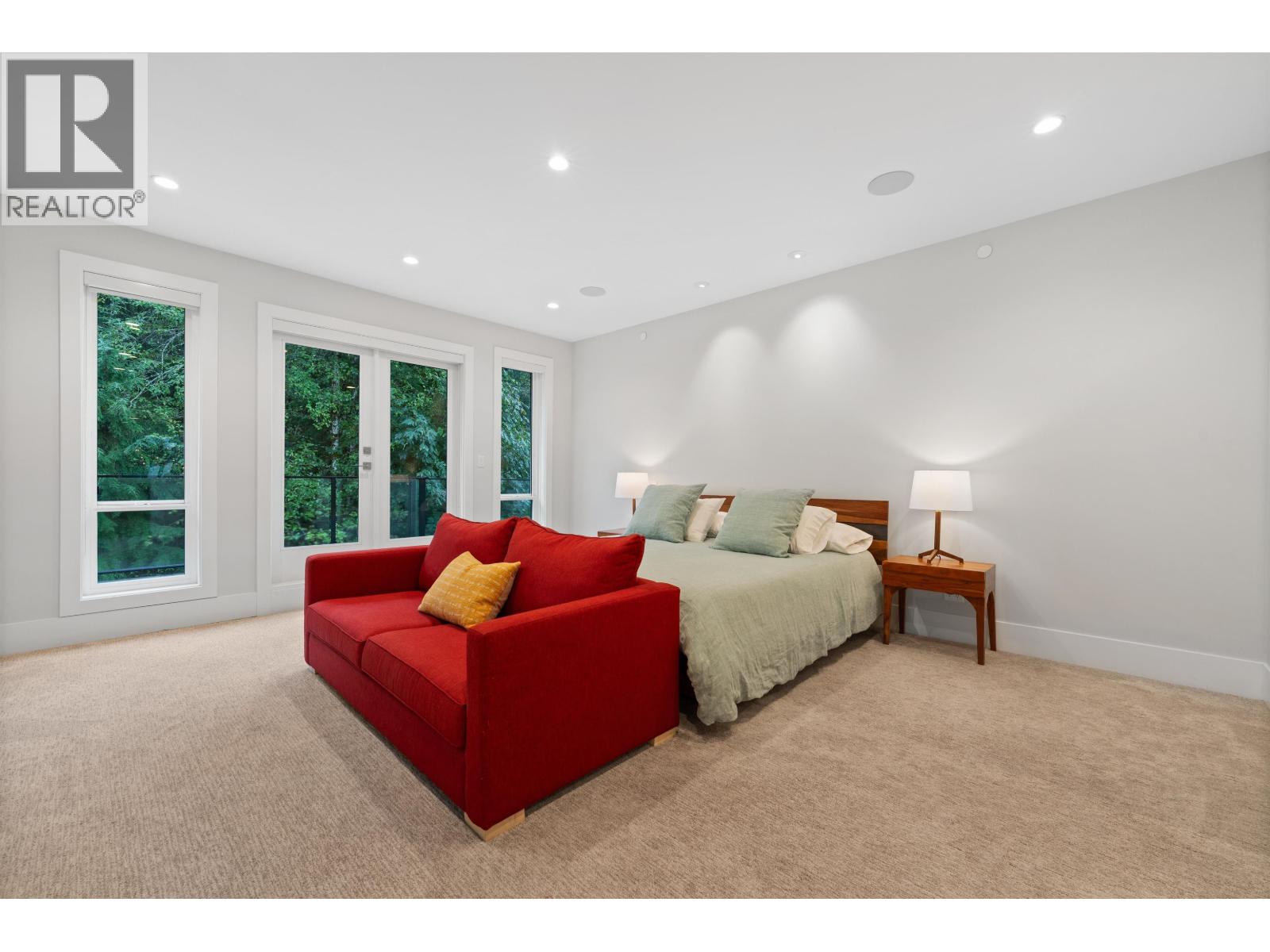 3404 MAMQUAM ROAD, Squamish