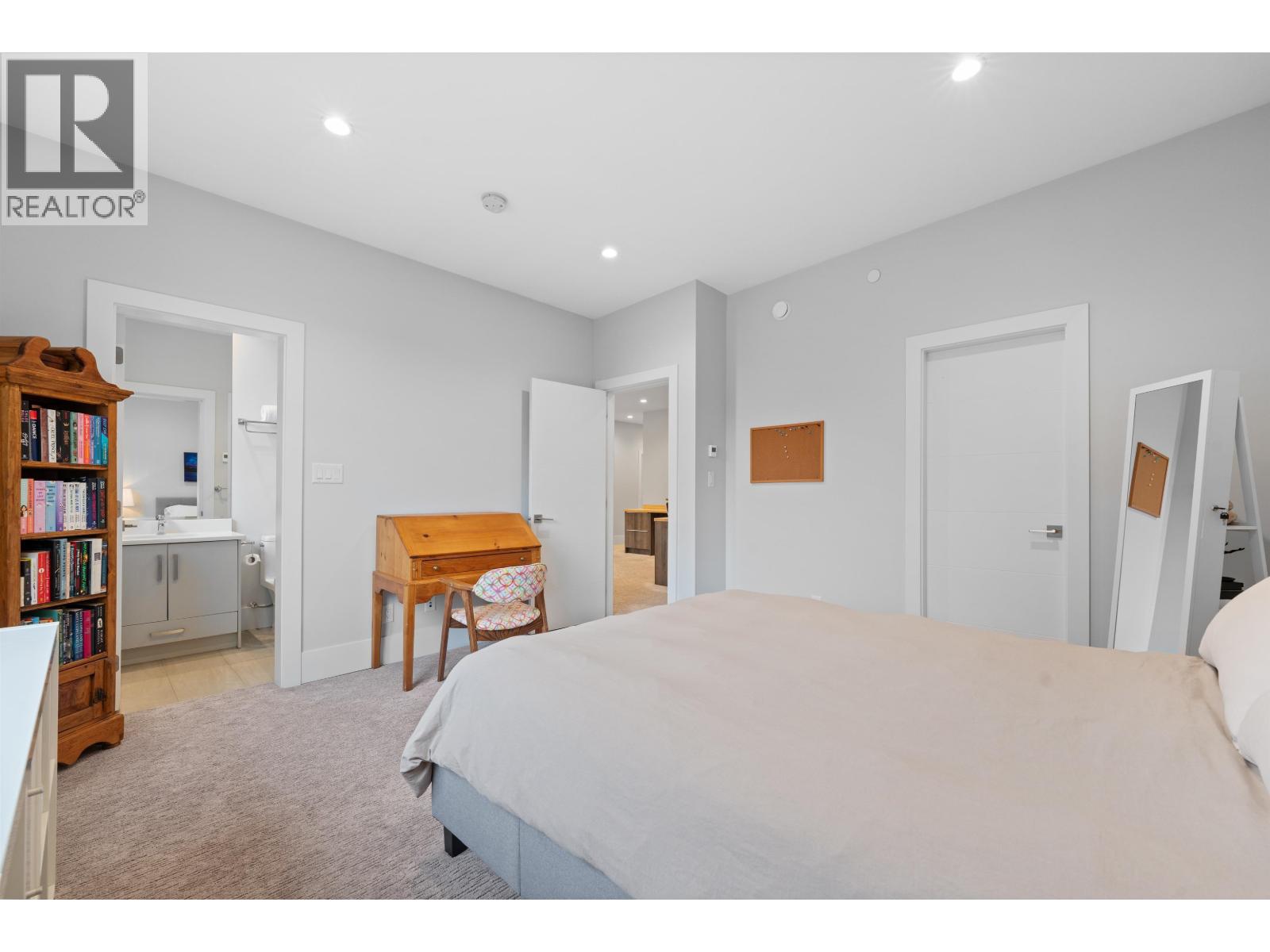 3404 MAMQUAM ROAD, Squamish