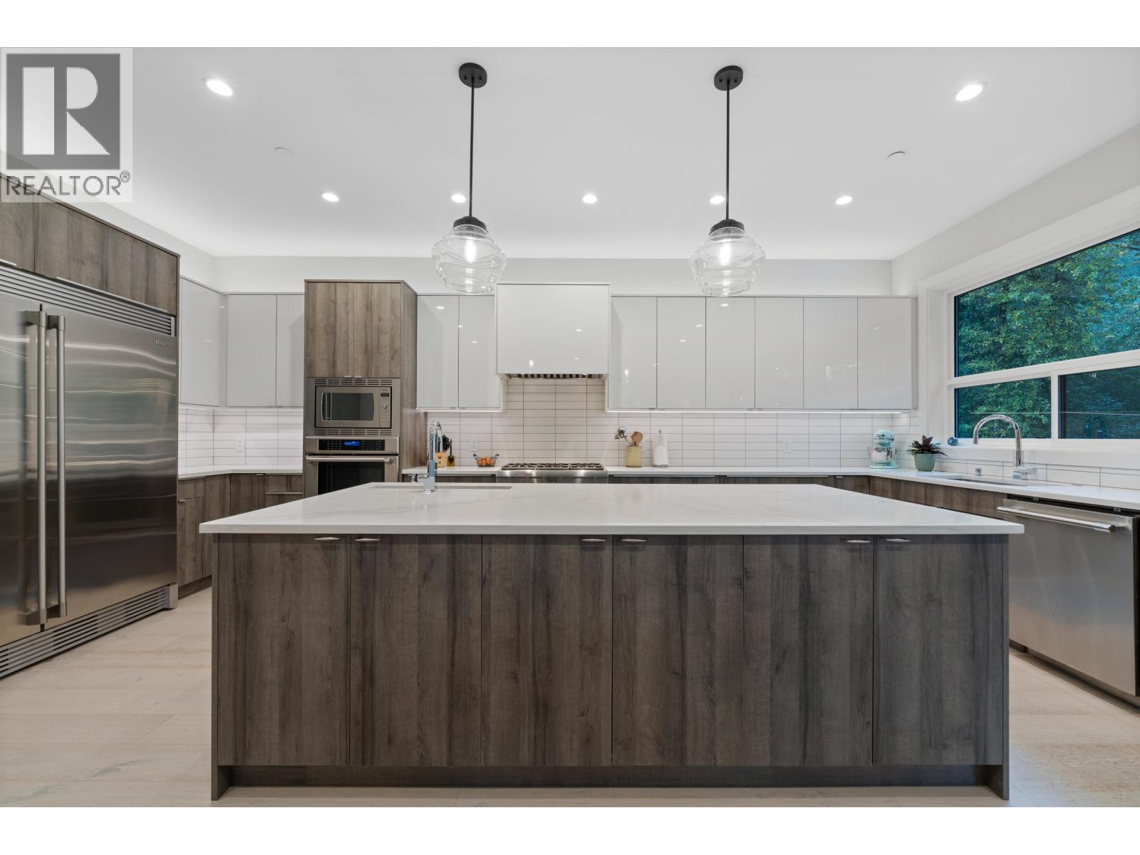 3404 MAMQUAM ROAD, Squamish