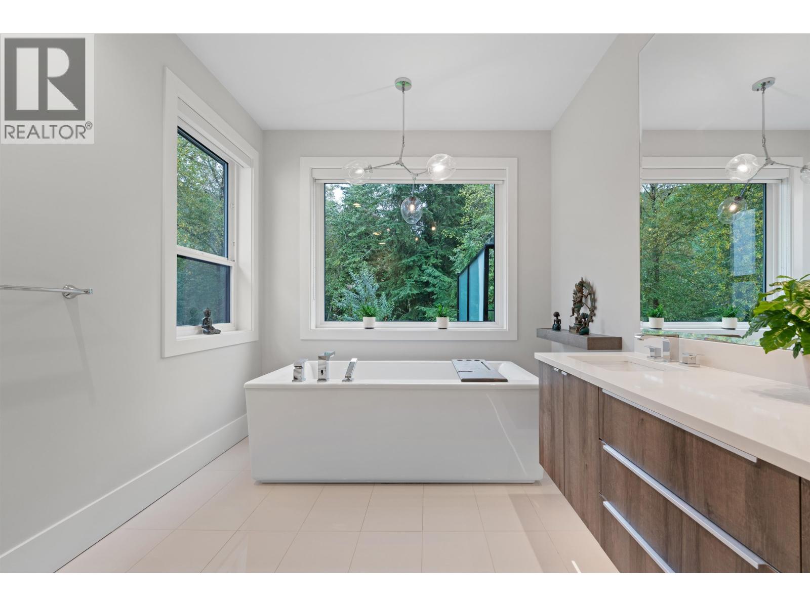 3404 MAMQUAM ROAD, Squamish