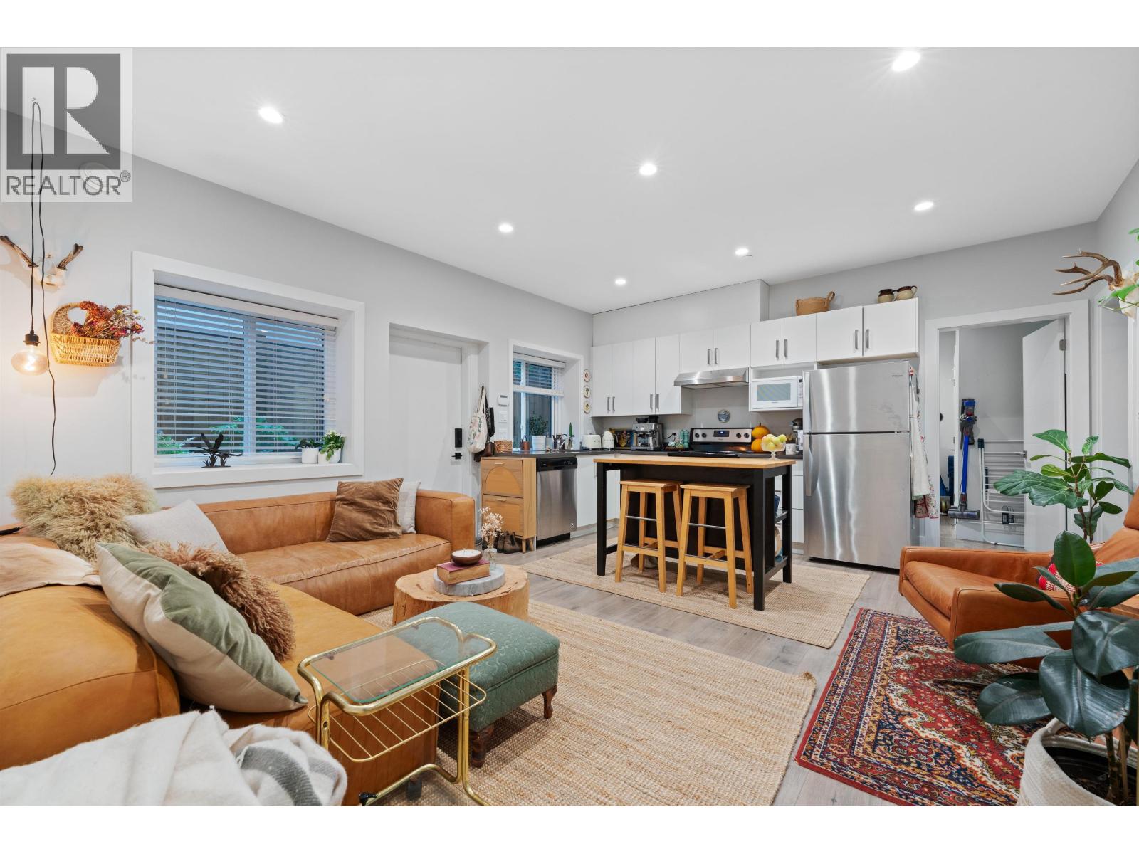 3404 MAMQUAM ROAD, Squamish