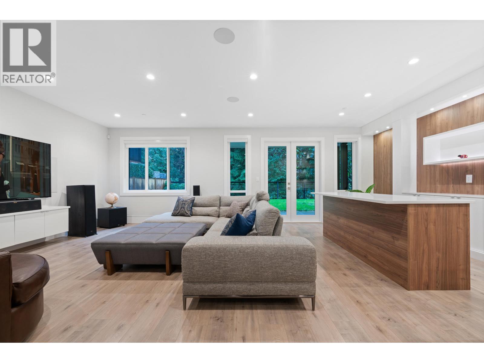 3404 MAMQUAM ROAD, Squamish