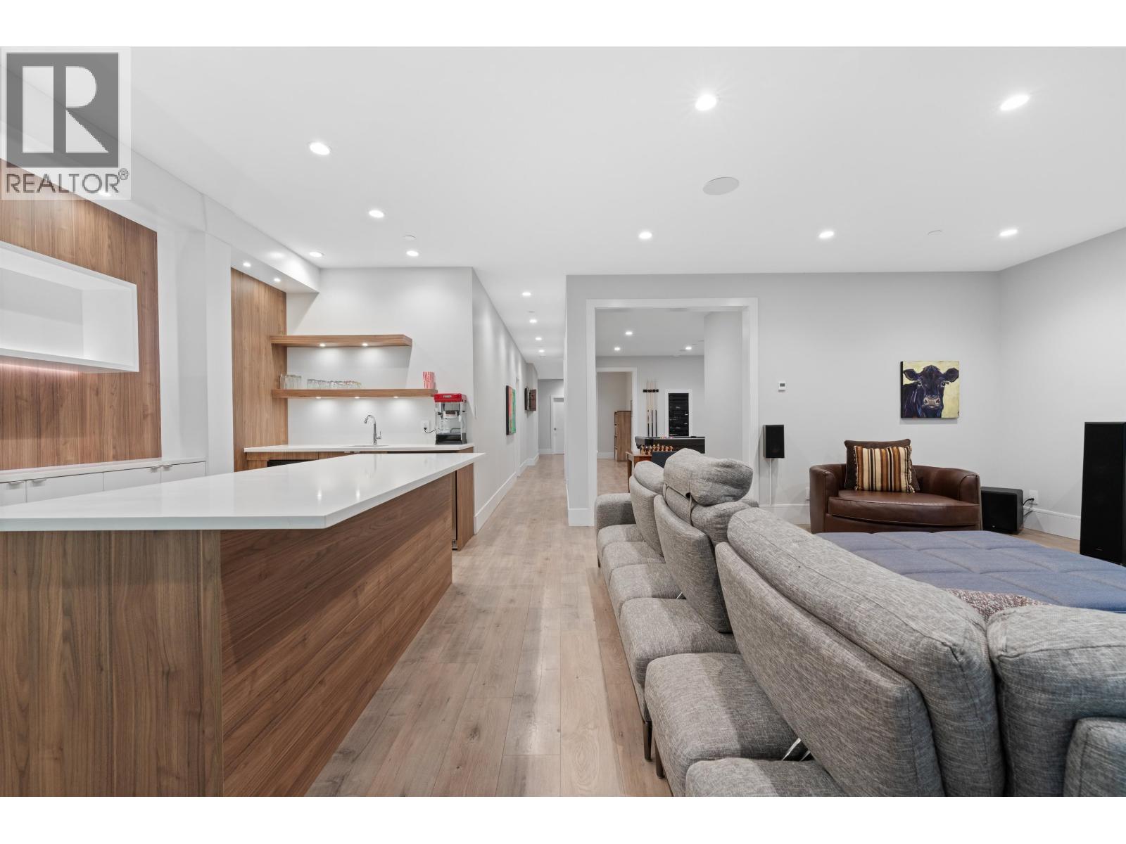 3404 MAMQUAM ROAD, Squamish