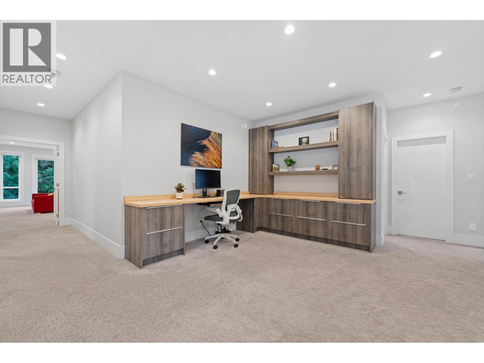 3404 MAMQUAM ROAD, Squamish