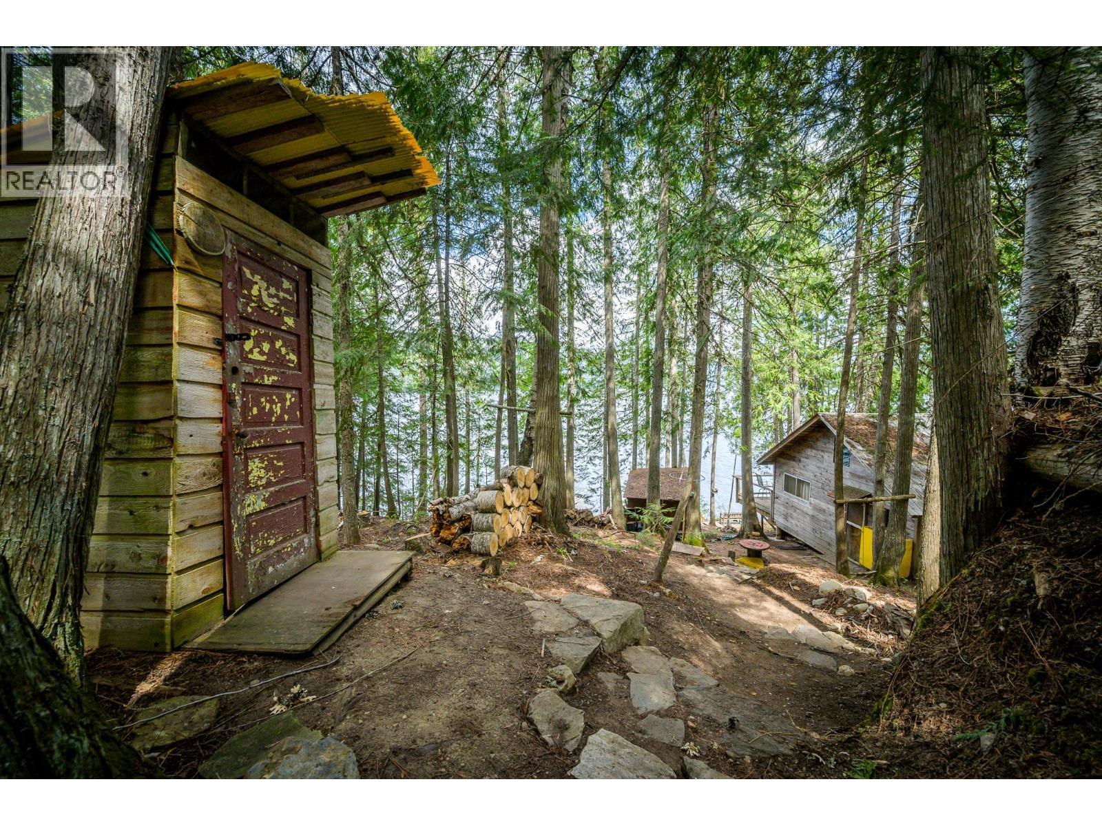 5319 EAST BARRIERE LAKE FS Road, Barriere
