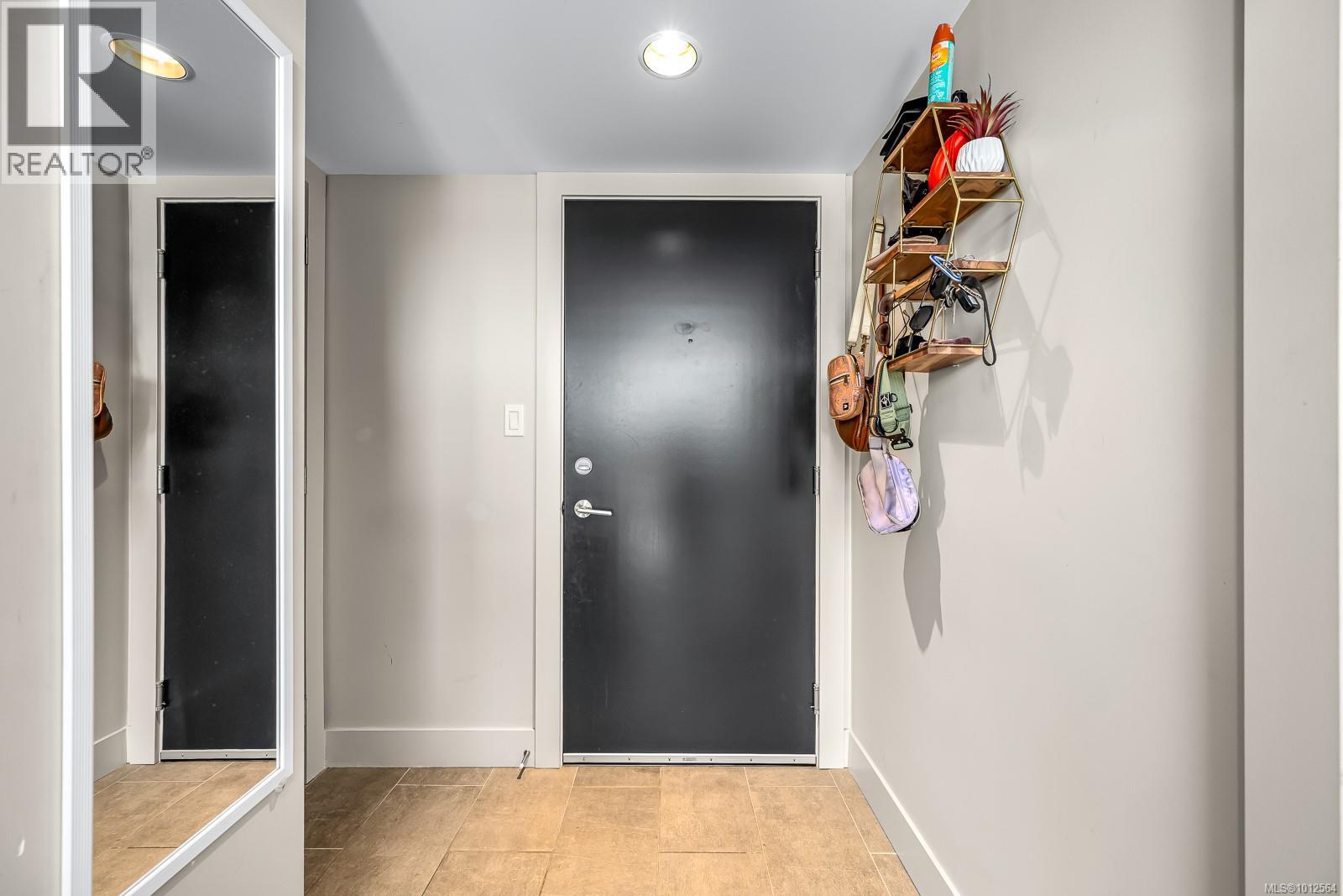 302 1978 Cliffe Ave, Courtenay