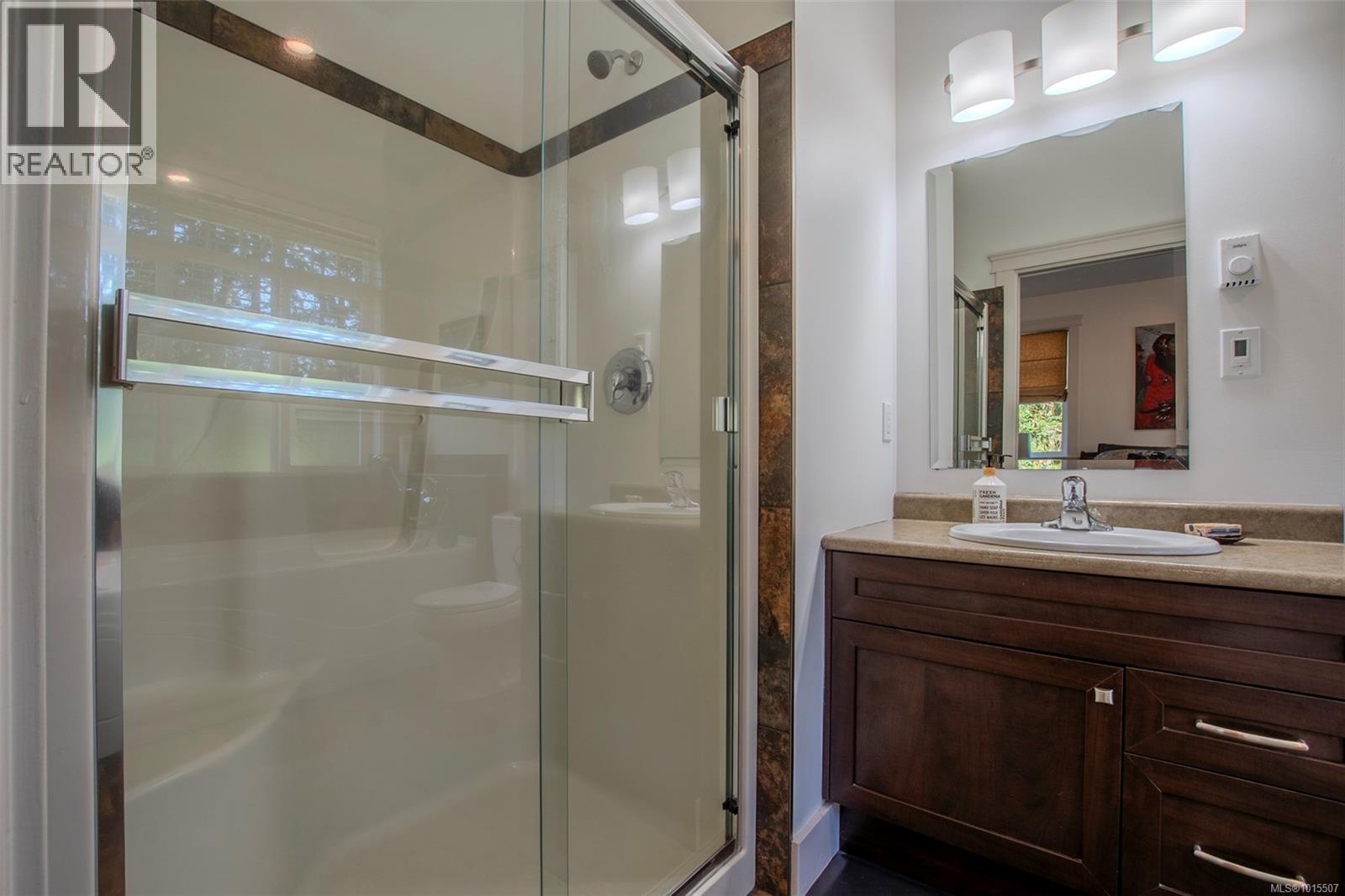6888 Southview Terr, Duncan