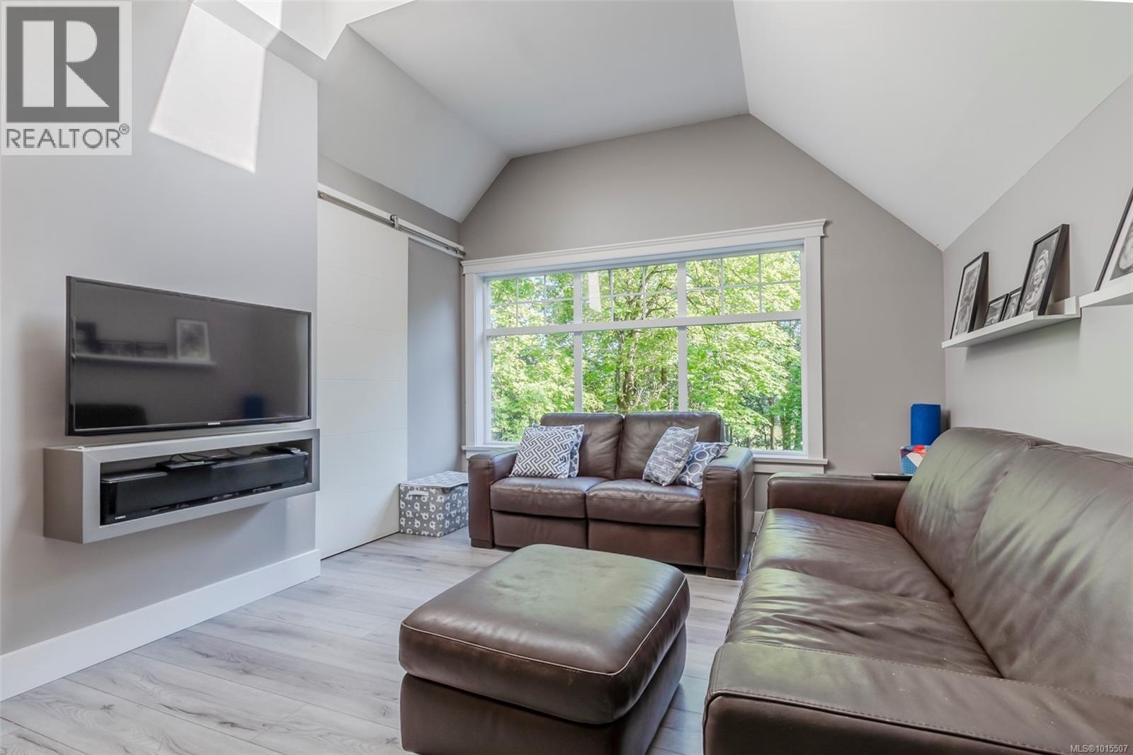 6888 Southview Terr, Duncan
