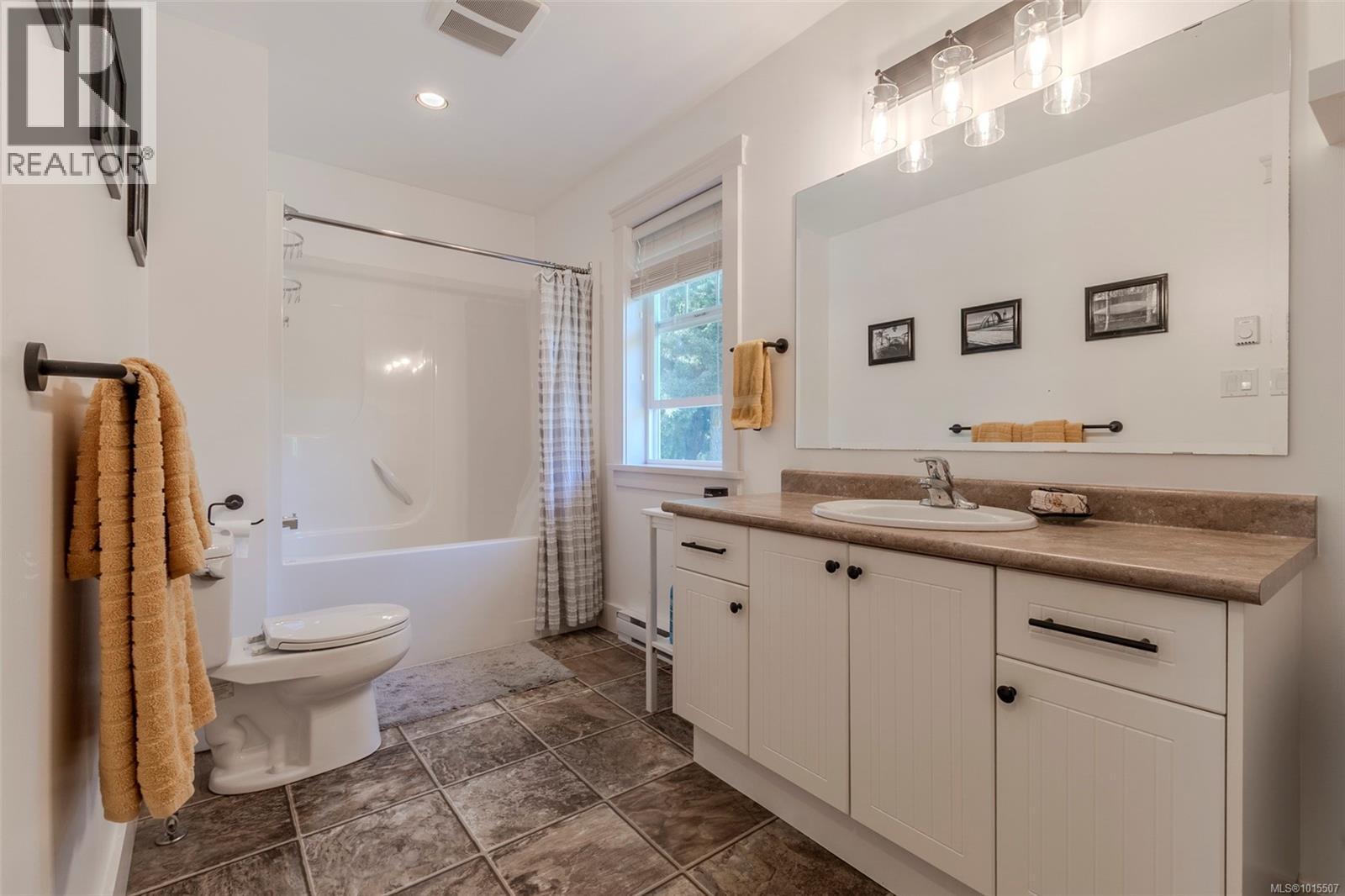 6888 Southview Terr, Duncan