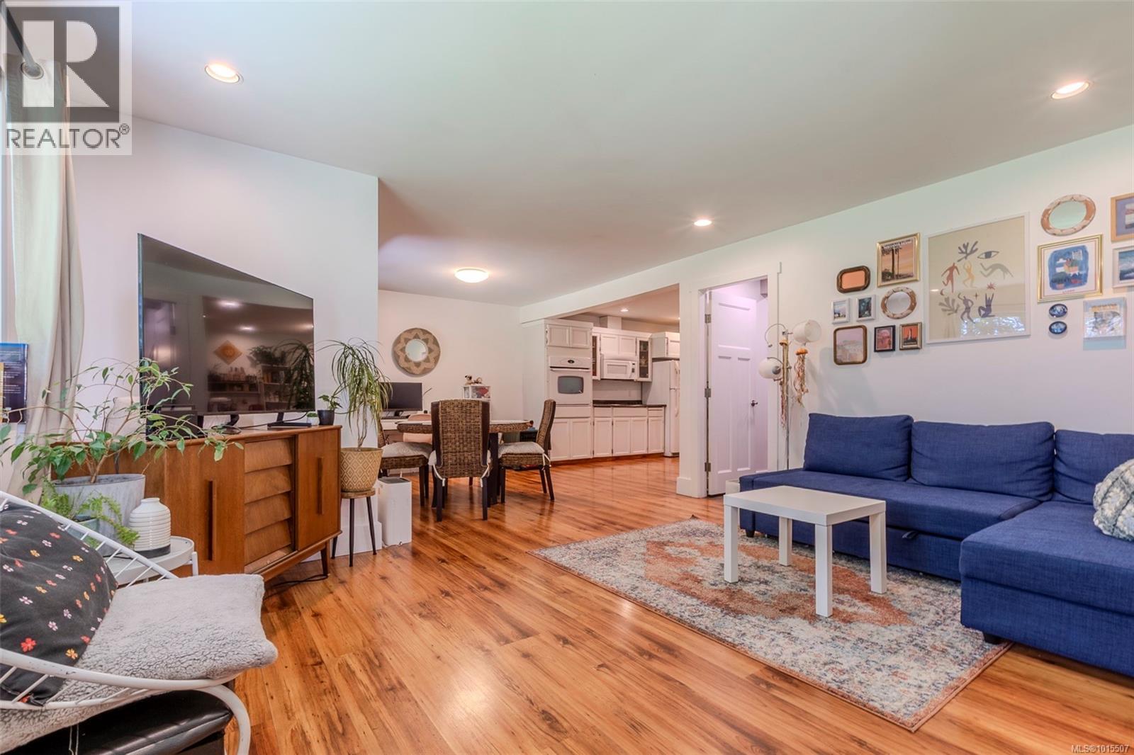 6888 Southview Terr, Duncan
