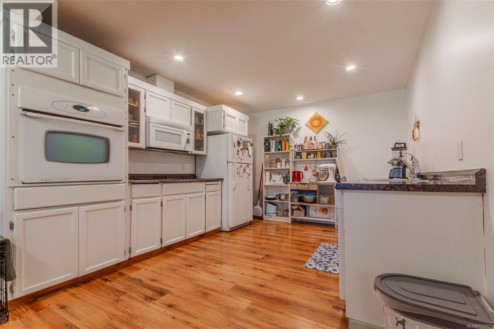 6888 Southview Terr, Duncan
