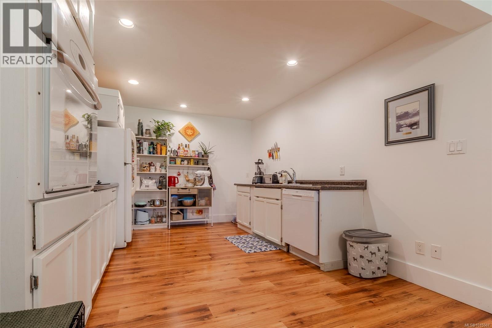 6888 Southview Terr, Duncan