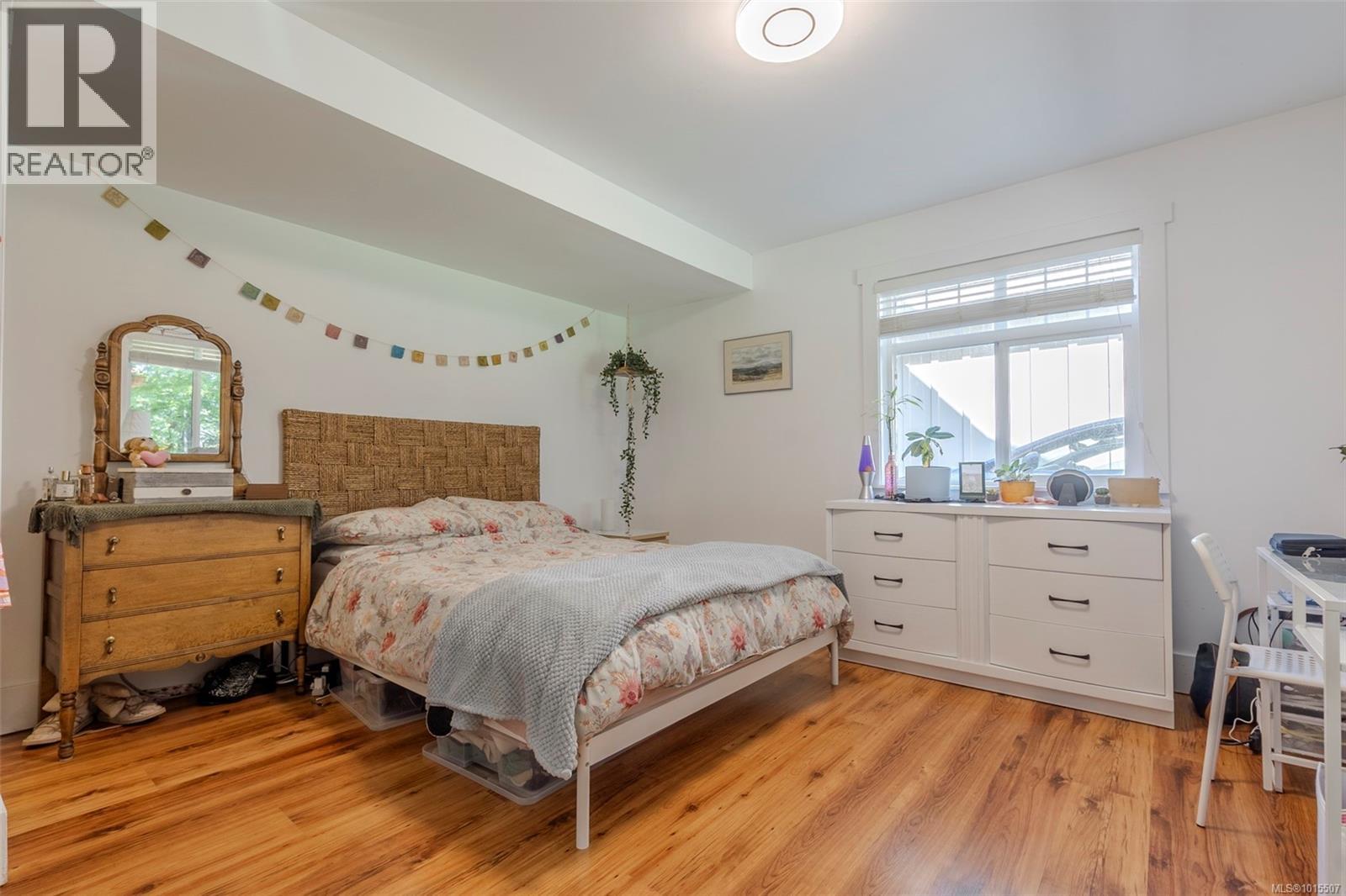 6888 Southview Terr, Duncan