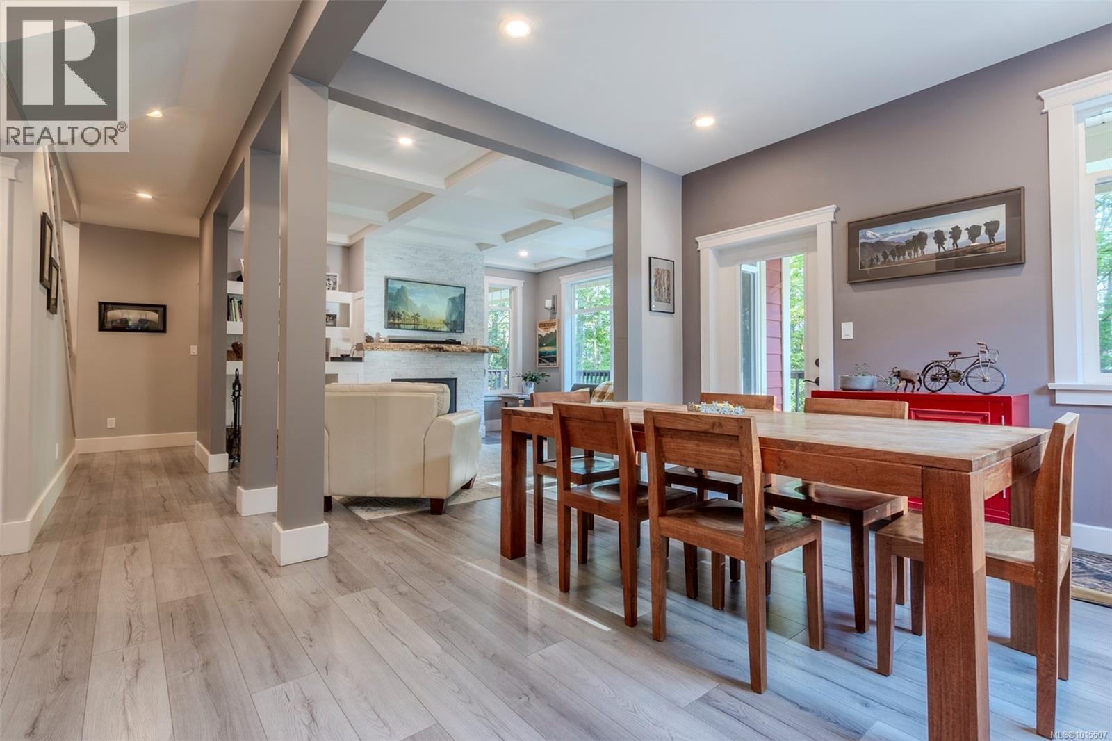 6888 Southview Terr, Duncan