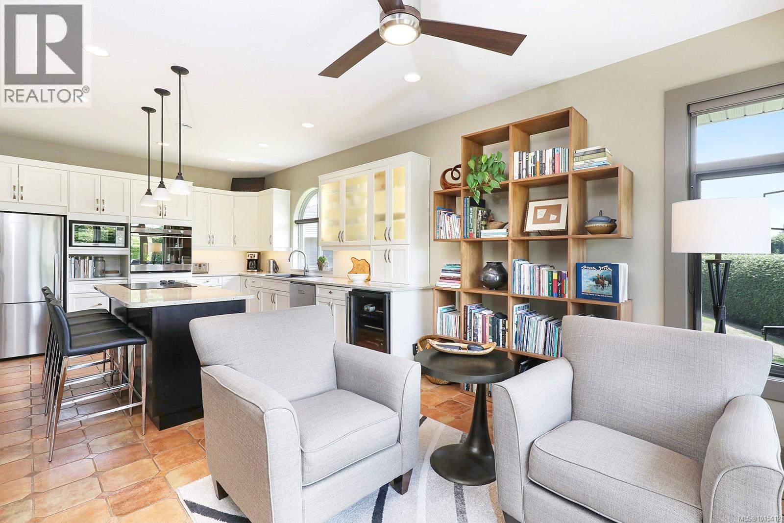 221 3399 Crown Isle Dr, Courtenay