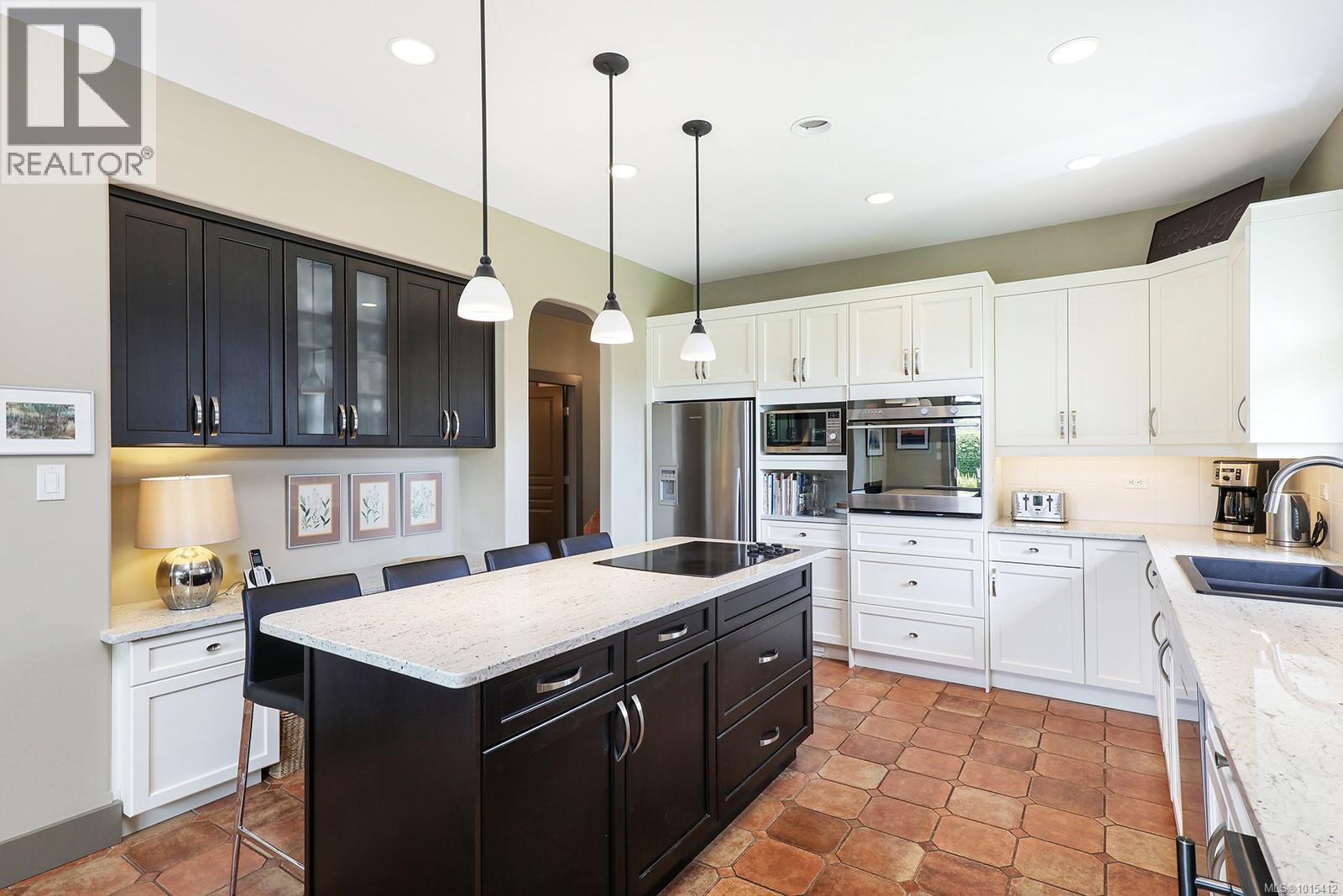 221 3399 Crown Isle Dr, Courtenay