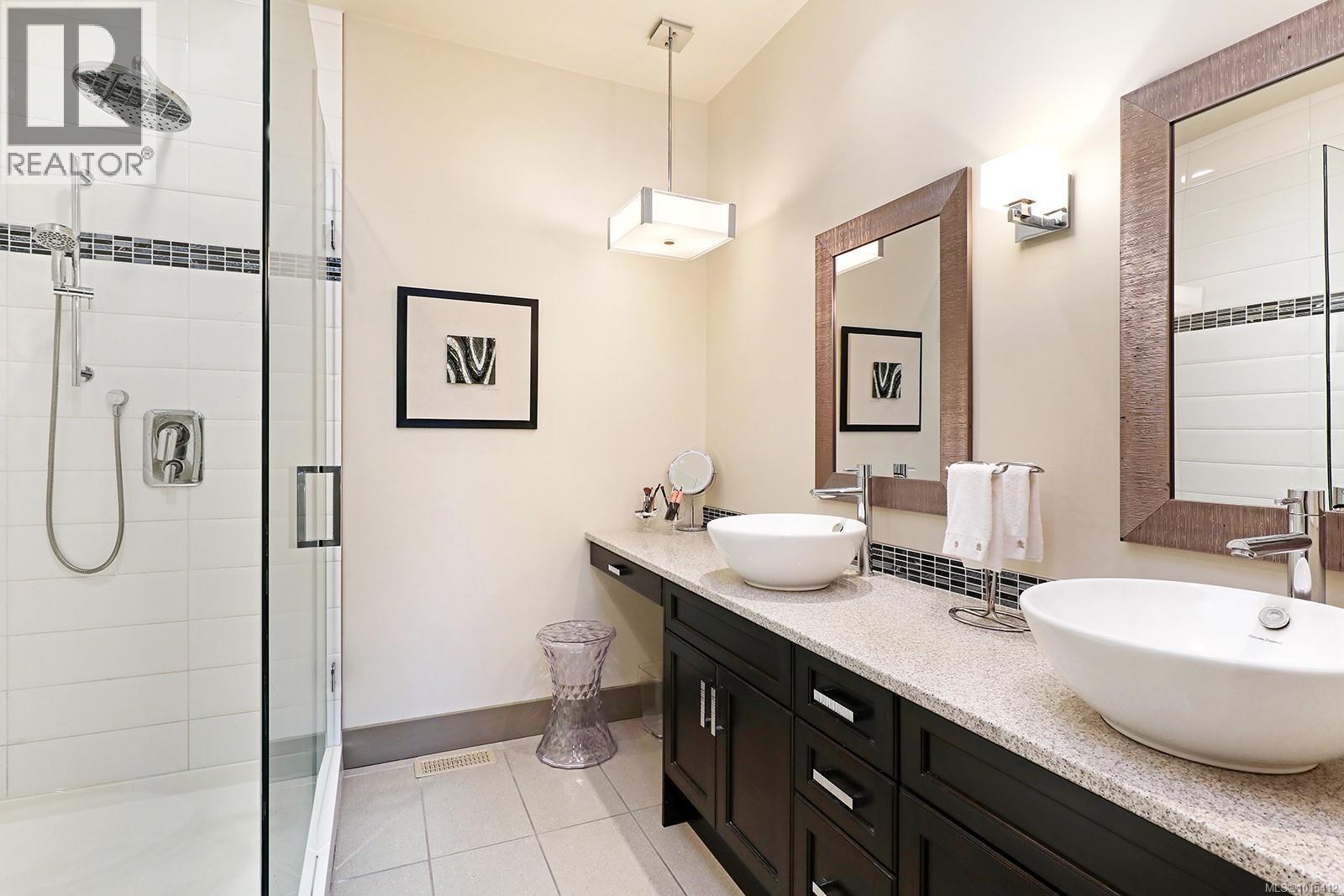 221 3399 Crown Isle Dr, Courtenay