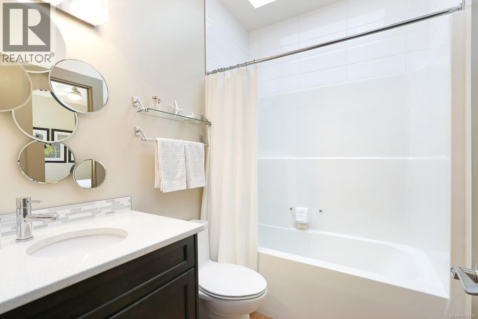 221 3399 Crown Isle Dr, Courtenay