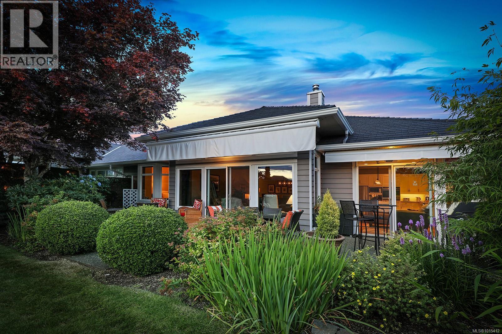 221 3399 Crown Isle Dr, Courtenay