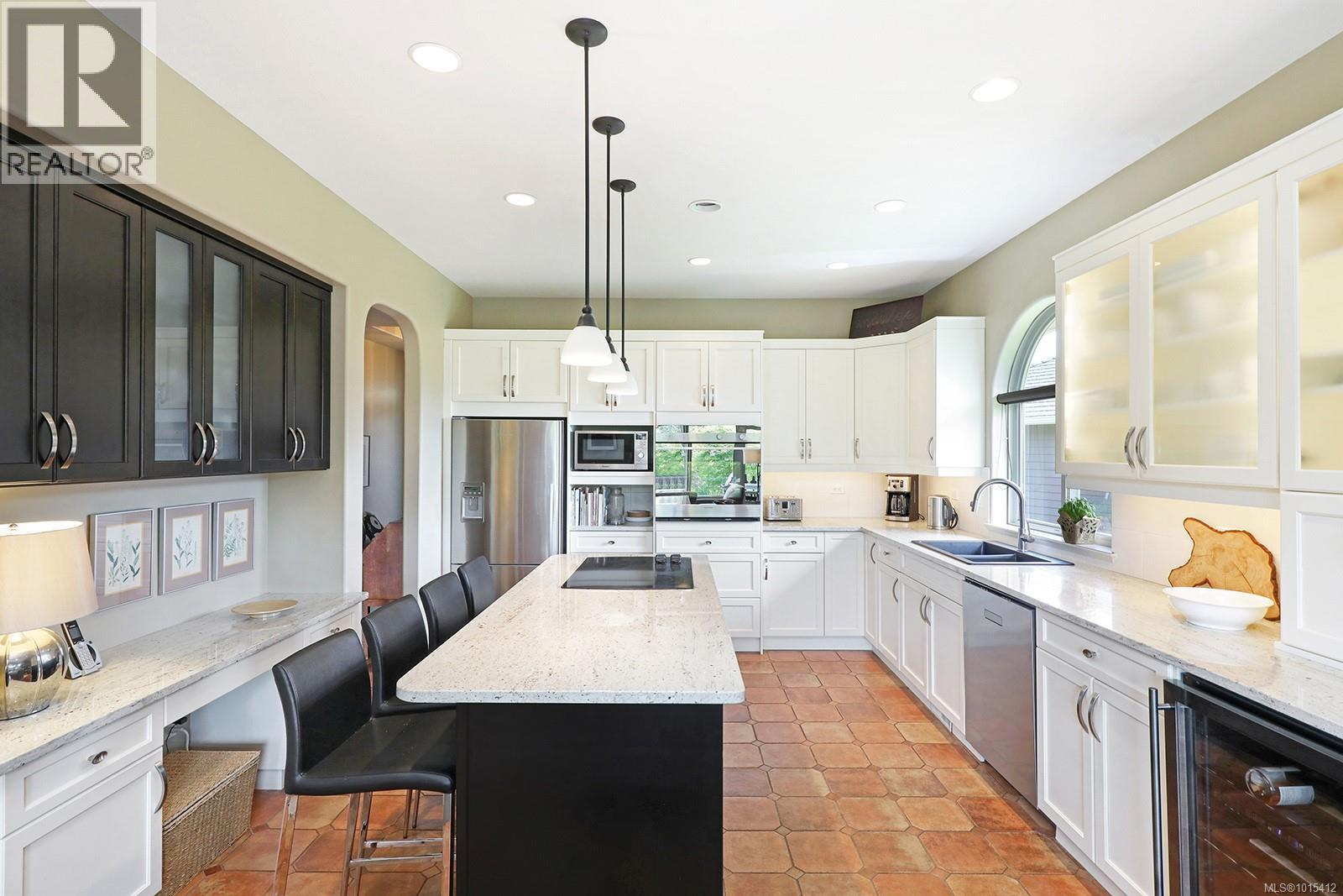 221 3399 Crown Isle Dr, Courtenay