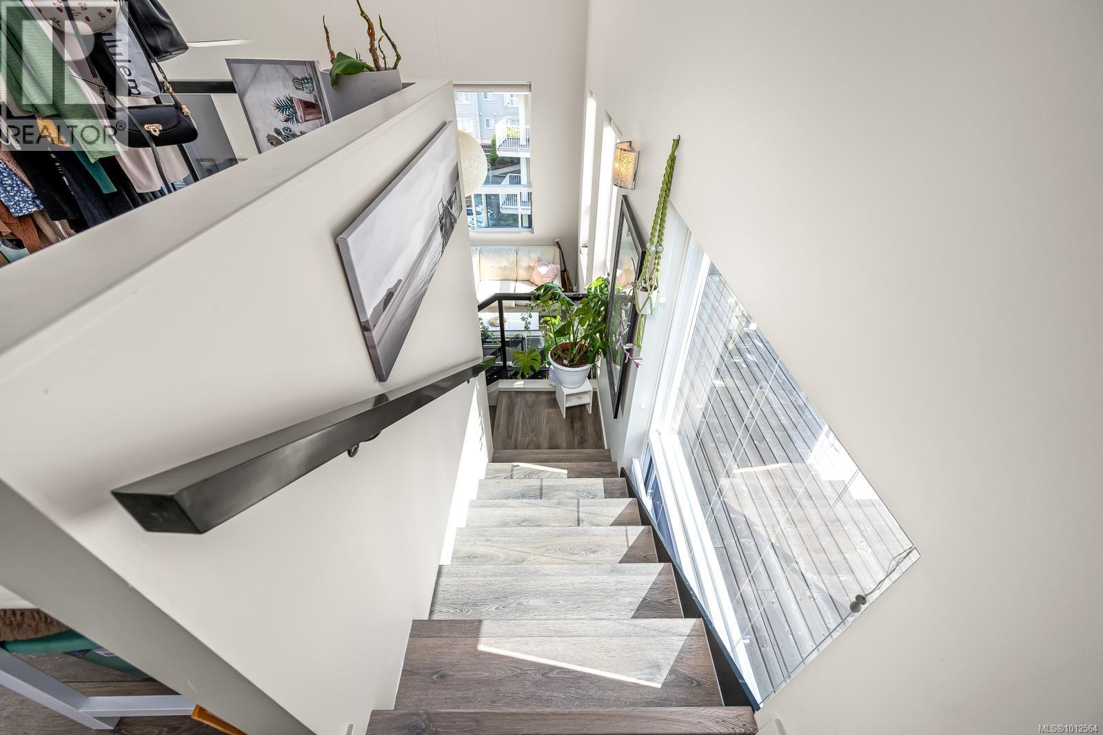 302 1978 Cliffe Ave, Courtenay