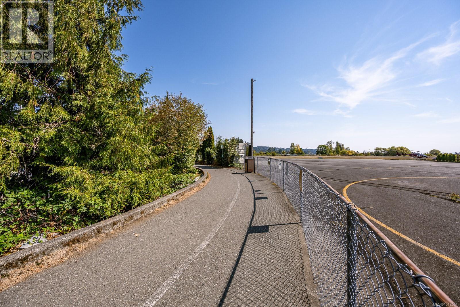 302 1978 Cliffe Ave, Courtenay