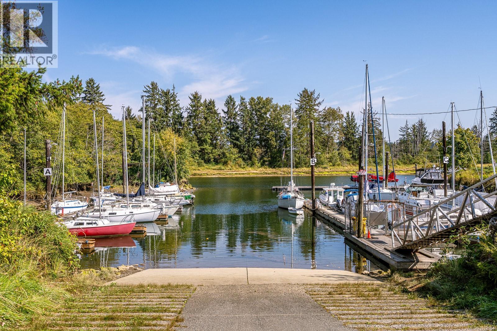 302 1978 Cliffe Ave, Courtenay