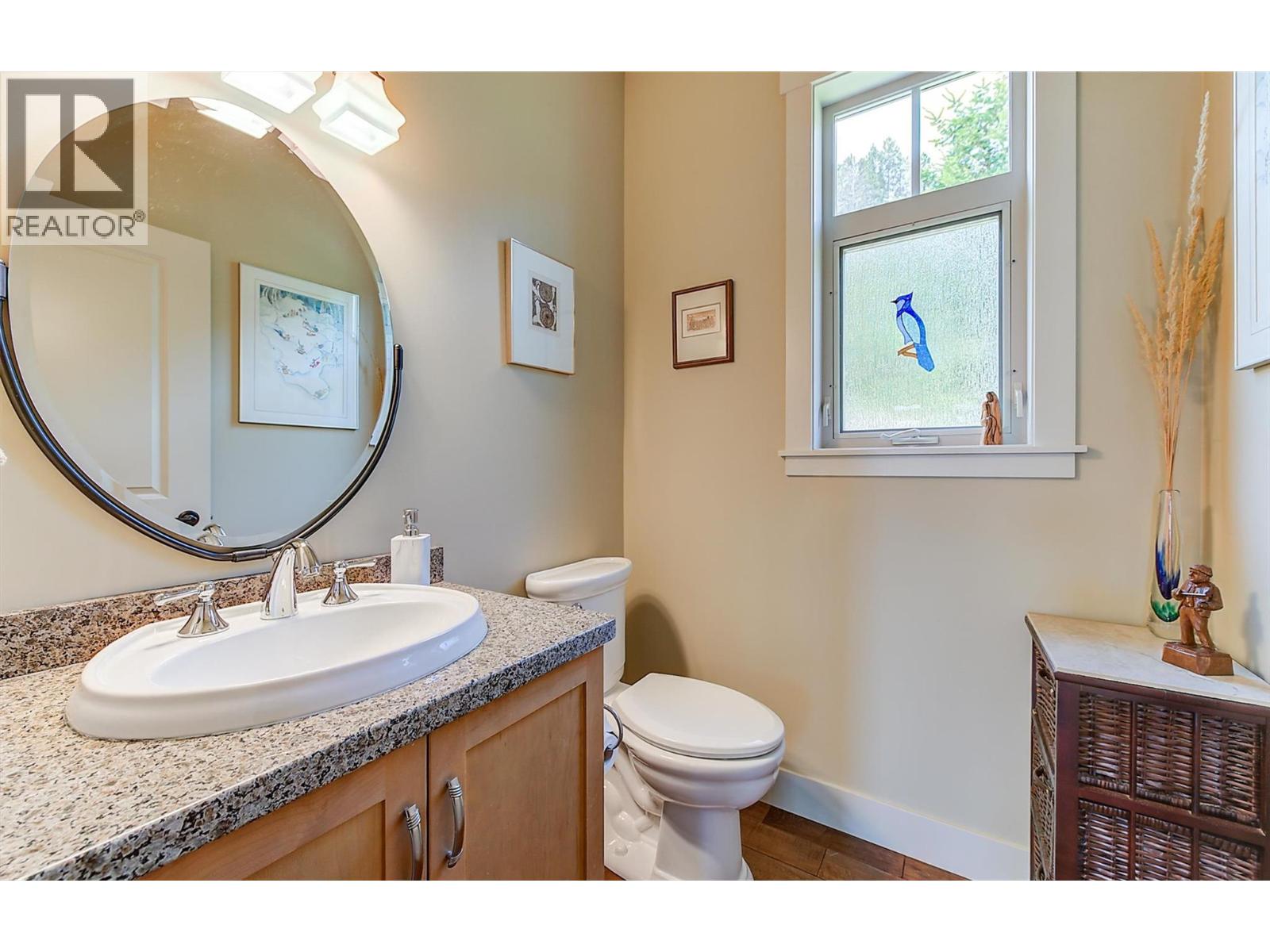 6 4356 Beach Avenue, Peachland
