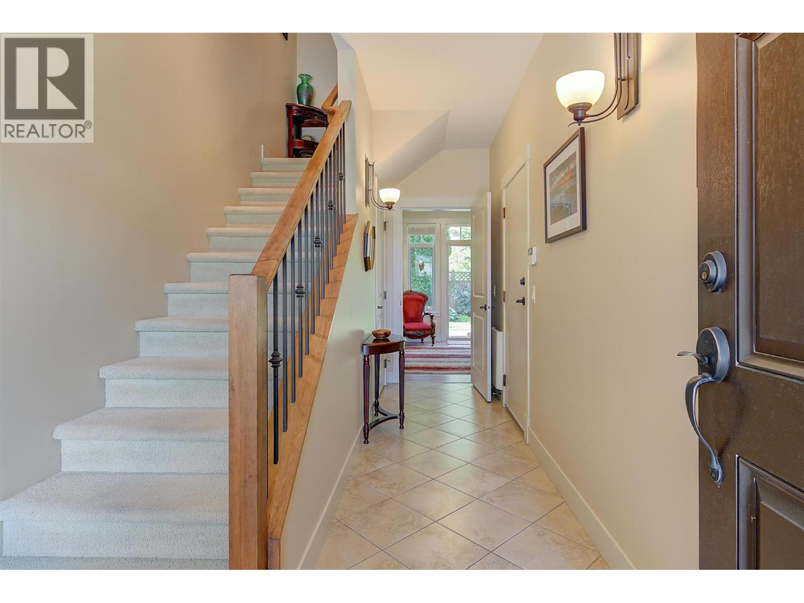 6 4356 Beach Avenue, Peachland