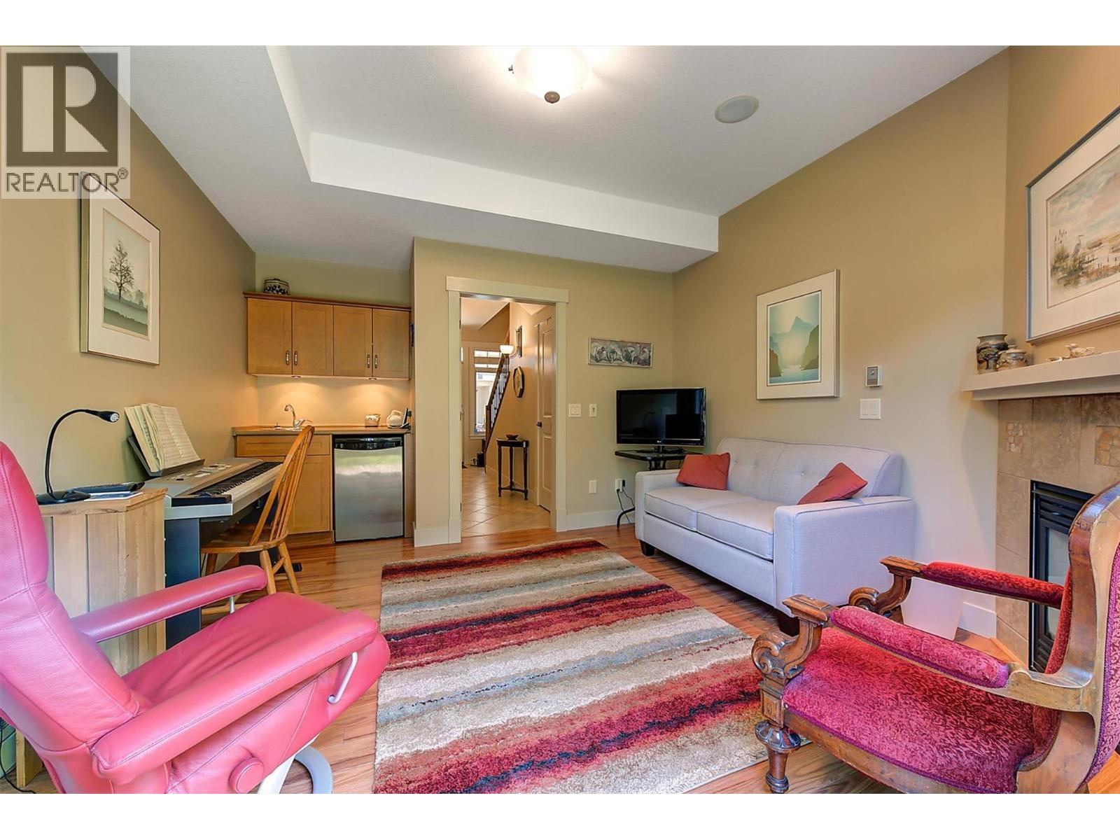 6 4356 Beach Avenue, Peachland